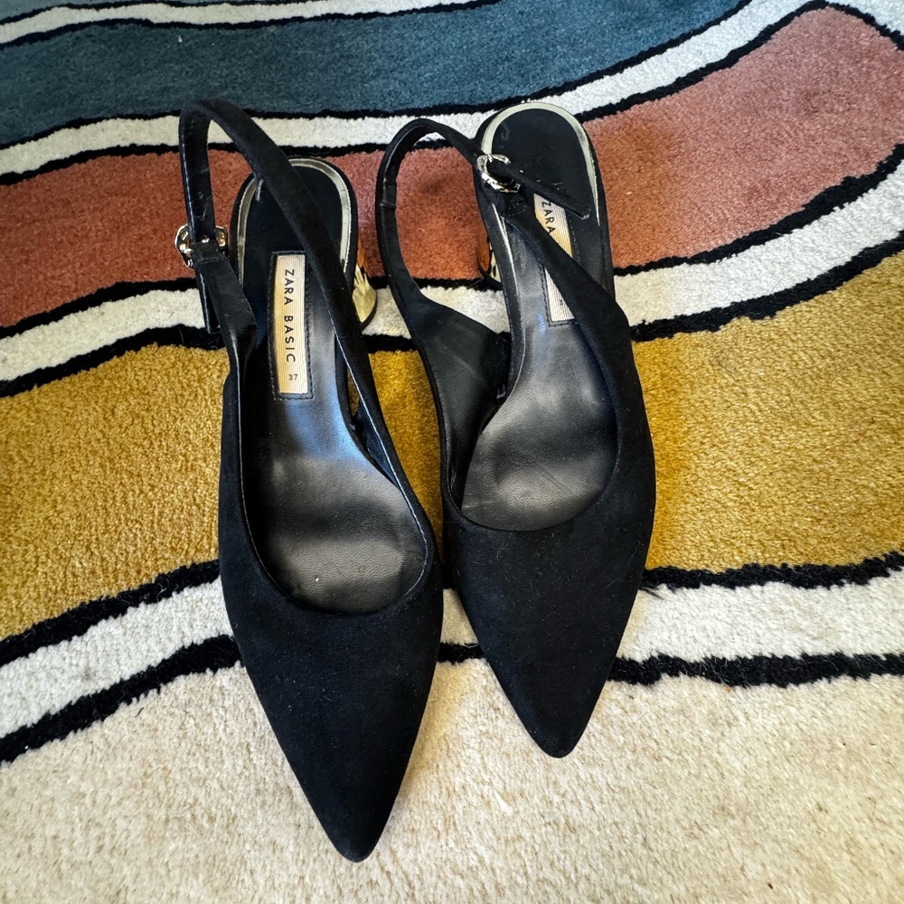 ZARA Black Pointed-Toe Heels with Gold Accent – Size 37 (US 6.5–7)